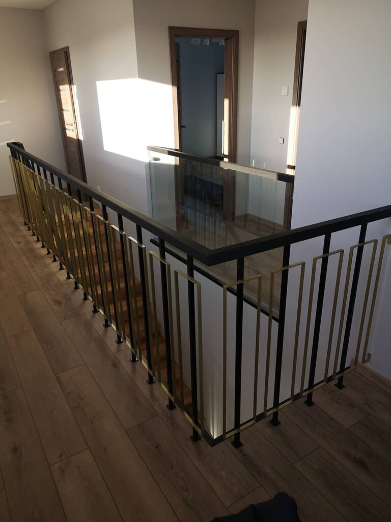 individualaus dizaino laiptų turėklai