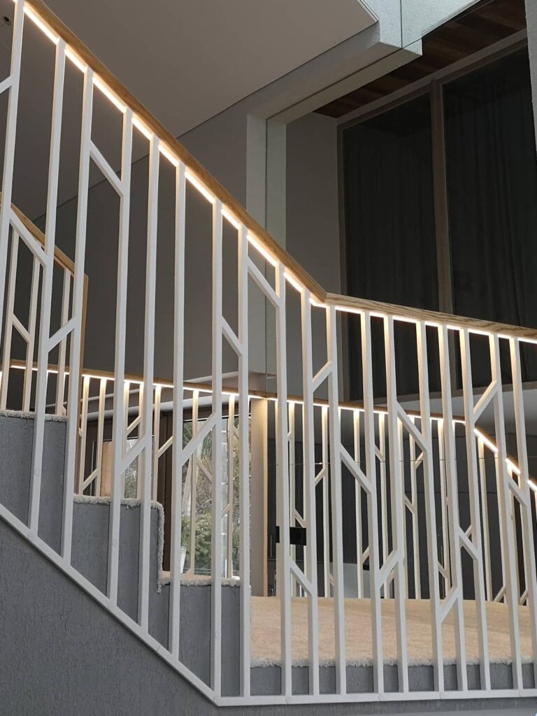 turėklai su led apšvietimu