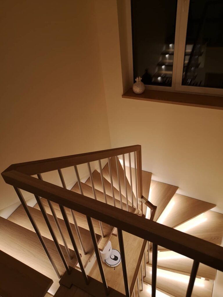 uosinės pakopos su led apšvietimu