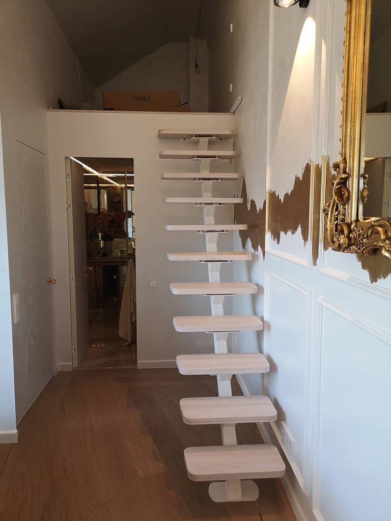 interjere adaptuotos pakopos į antresolę