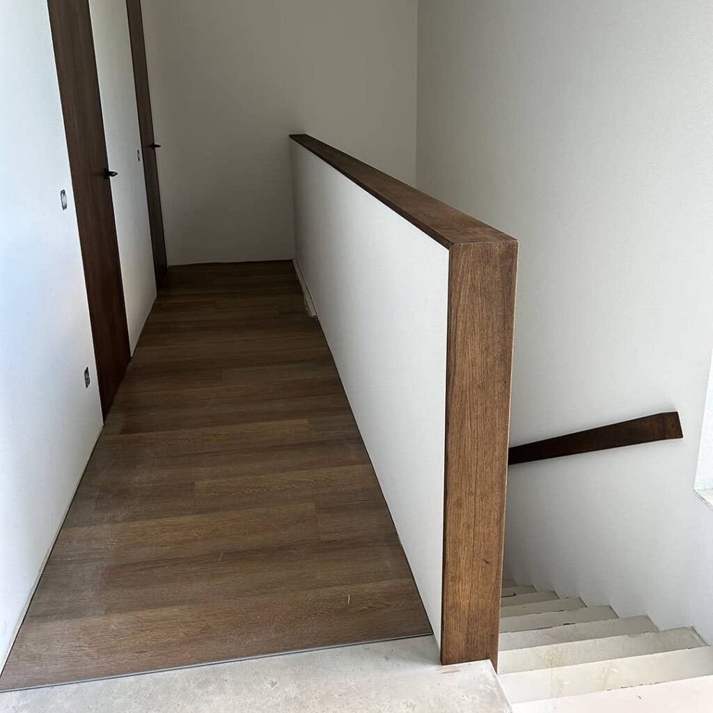 Medinis porankis ant gipso kartono sienelės