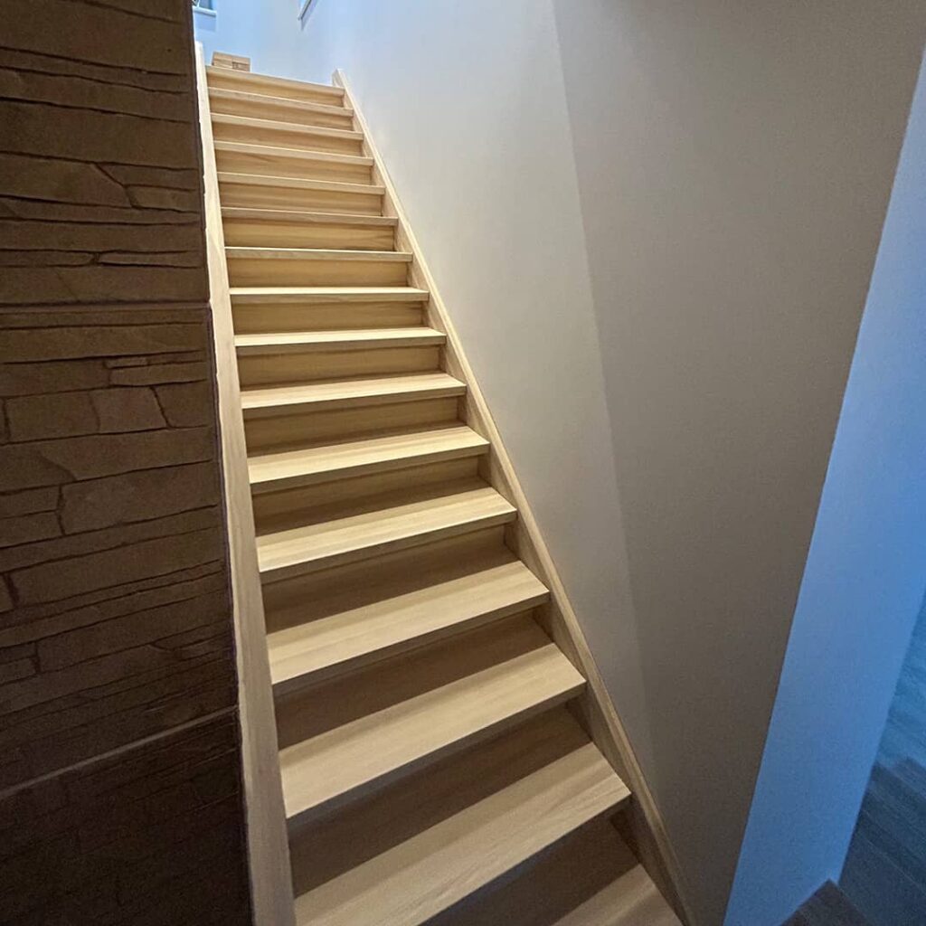 senų pakopų renovacija -nuotrauka po