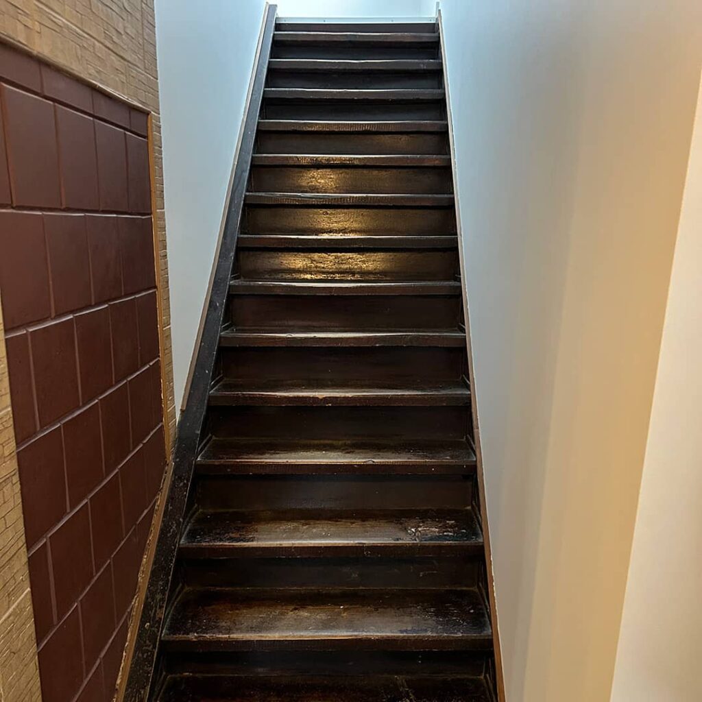 senų pakopų renovacija -nuotrauka prieš